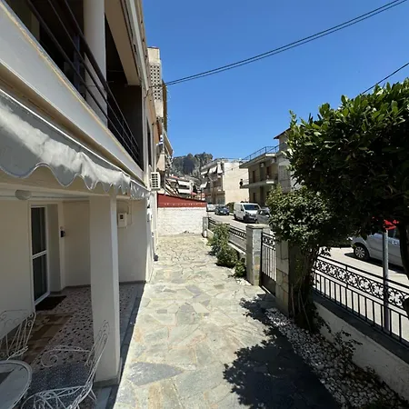 فيلة Hop Into Meteora's Family Casa